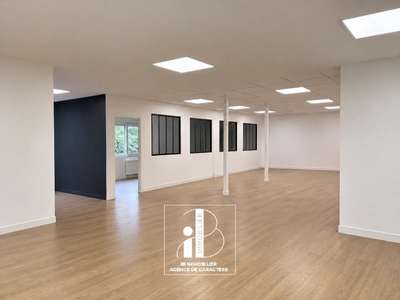FONTAINEBLEAU AVON BUREAUX avec LOCAL STOCKAGE DE