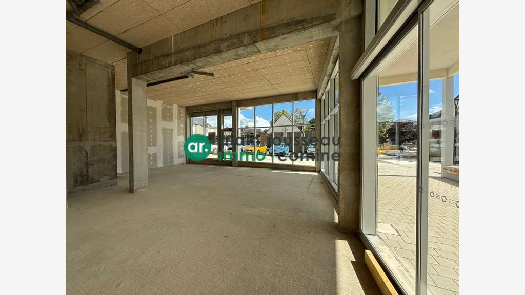 Local commercial 139m², 50m² de terrasse à Avrillé