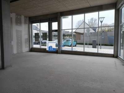À louer local commercial de 143m² à Avrillé centre