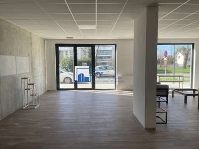 À louer local commercial de 100m² à Avrillé