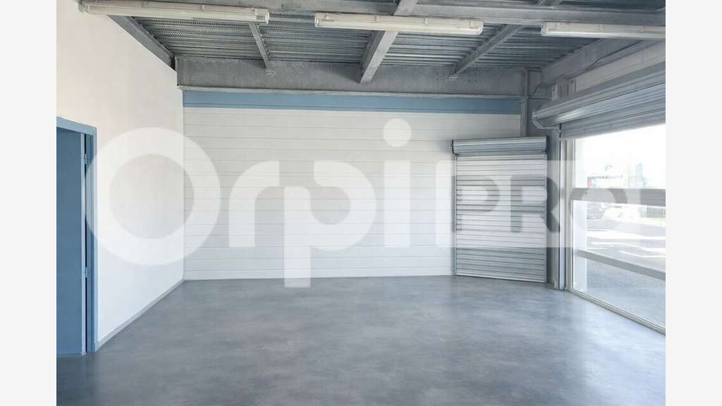 Local très lumineux 99m² à louer en ZA à Aytré
