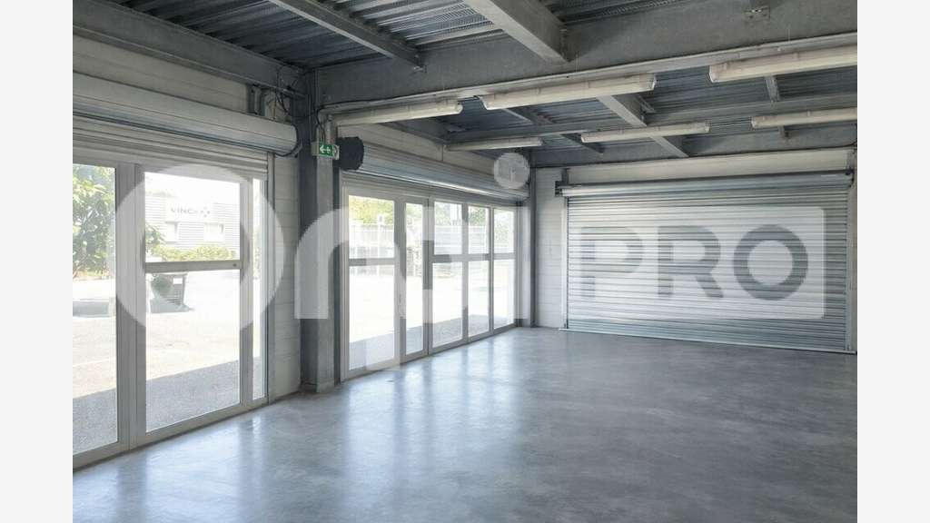 Local très lumineux 99m² à louer en ZA à Aytré