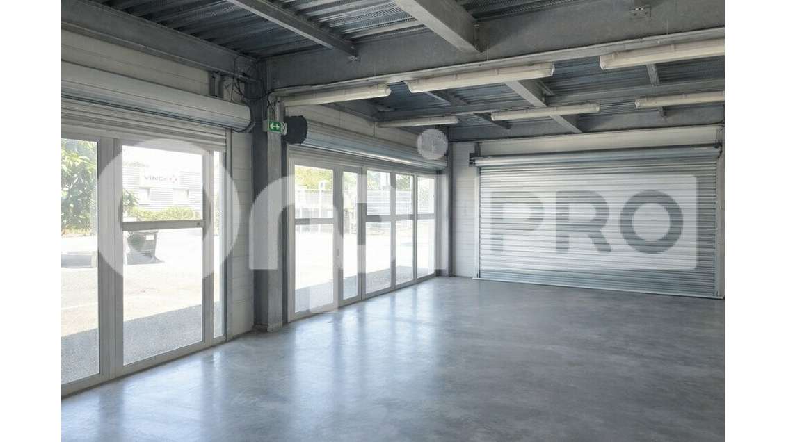 Local très lumineux 99m² à louer en ZA à Aytré