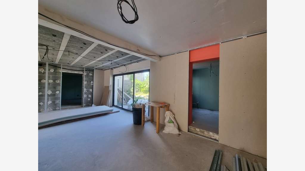 A louer local commercial 112m² avec patio, Aytré 