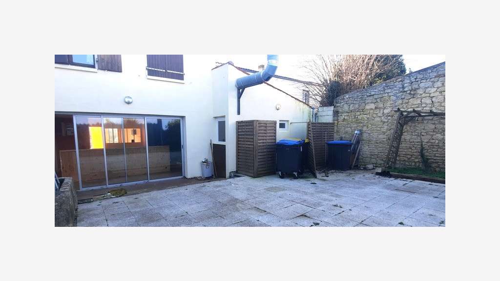 A louer local commercial 112m² avec patio, Aytré 