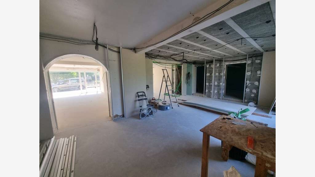 A louer local commercial 112m² avec patio, Aytré 