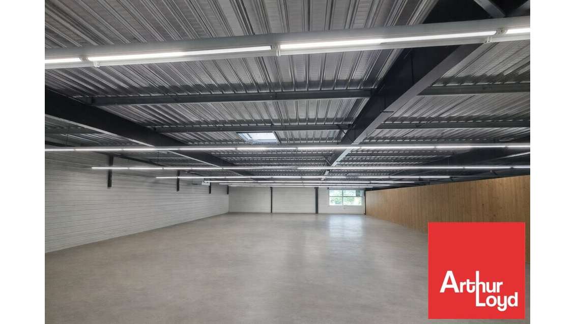 Local commercial à louer de 800m² à Azay-le-Brûlé
