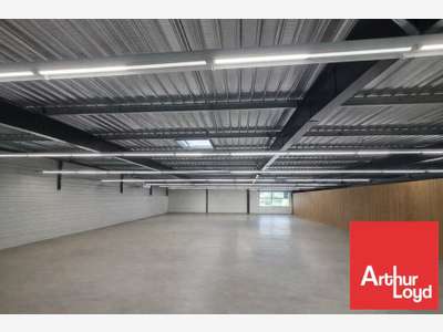 Local commercial à louer de 800m² à Azay-le-Brûlé