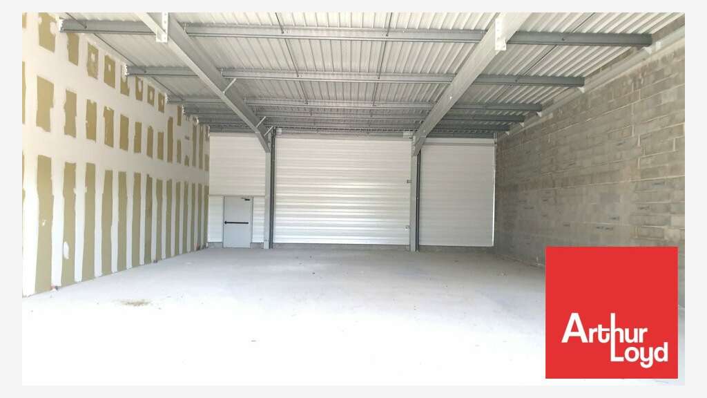 Loue cellule commerciale de 300m² Azay le Brulé