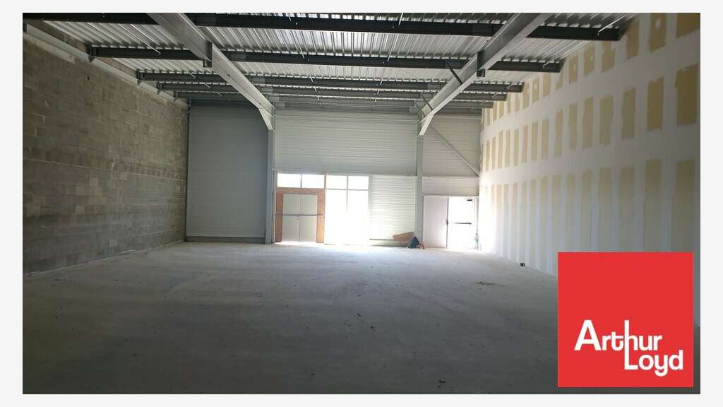 Loue cellule commerciale de 300m² Azay le Brulé