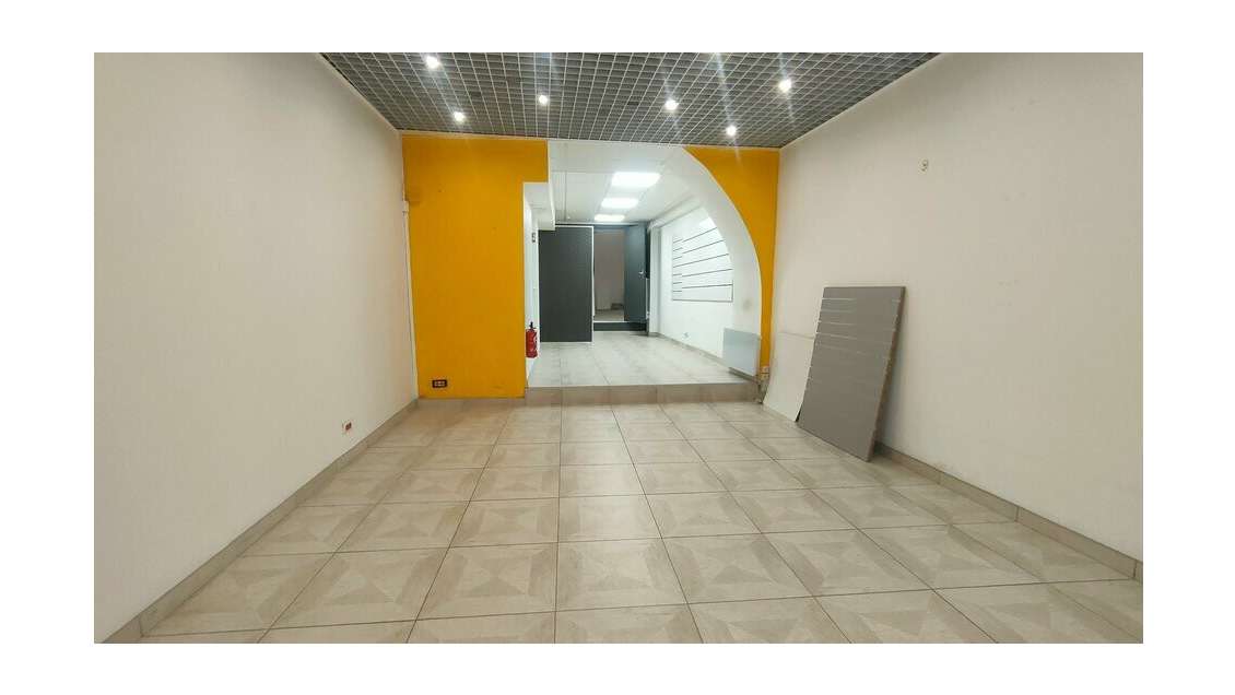 Boutique 124m² à louer à Bagnols-sur-Cèze centre