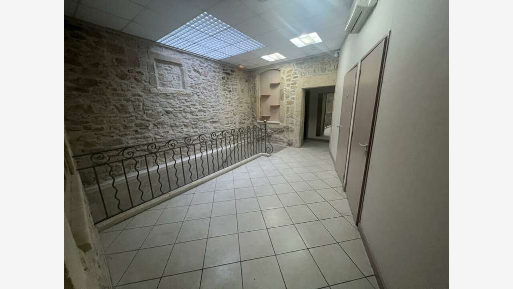 Local à louer empl privilégié à Bagnols-sur-Cèze