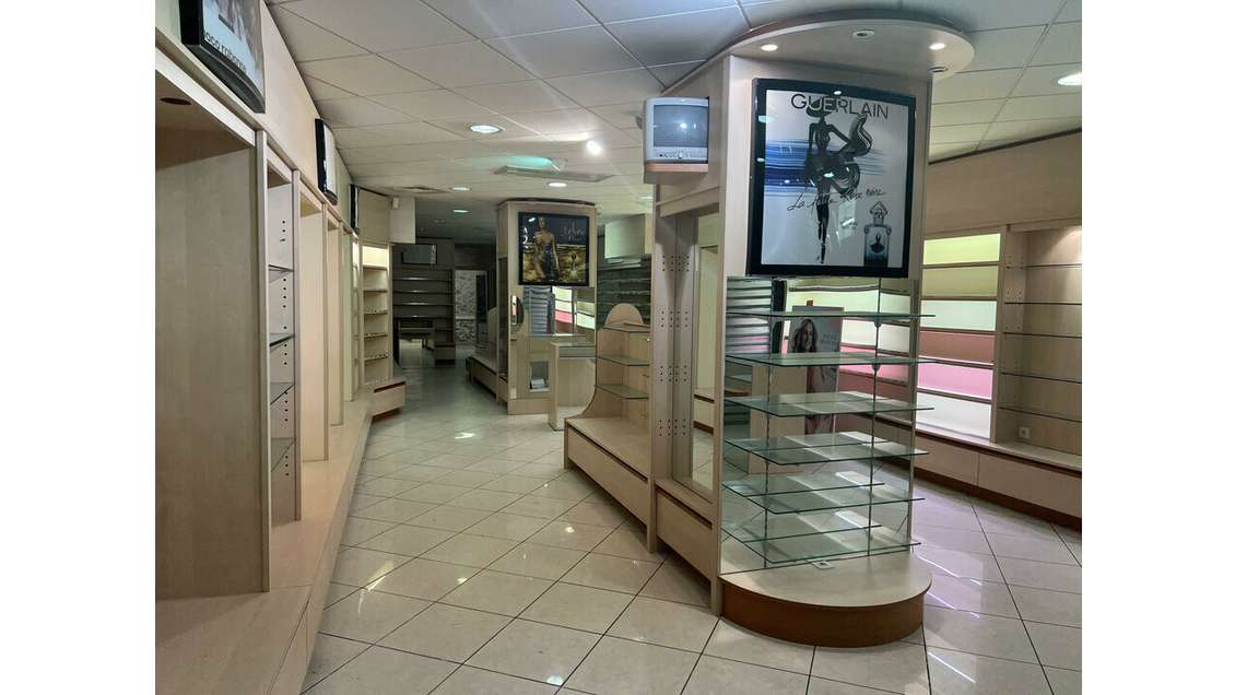 Local à louer empl privilégié à Bagnols-sur-Cèze