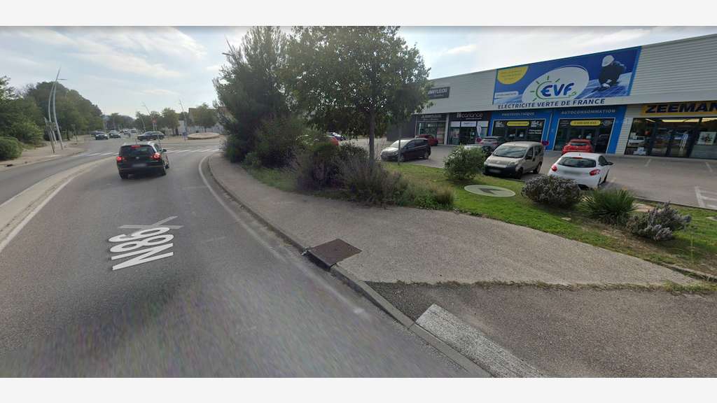 Loue local emplacement top 300m² Bagnols-sur-Cèze