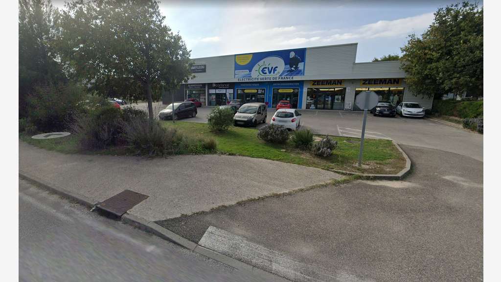 Loue local emplacement top 300m² Bagnols-sur-Cèze