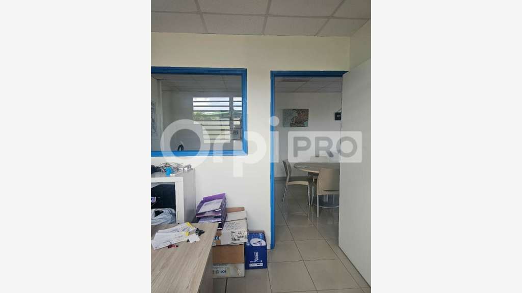 A louer local RDC 71m² à Jarry
