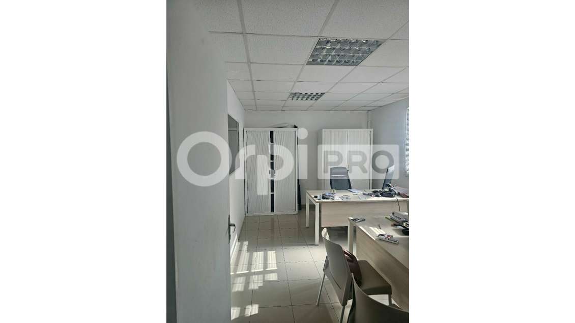 A louer local RDC 71m² à Jarry