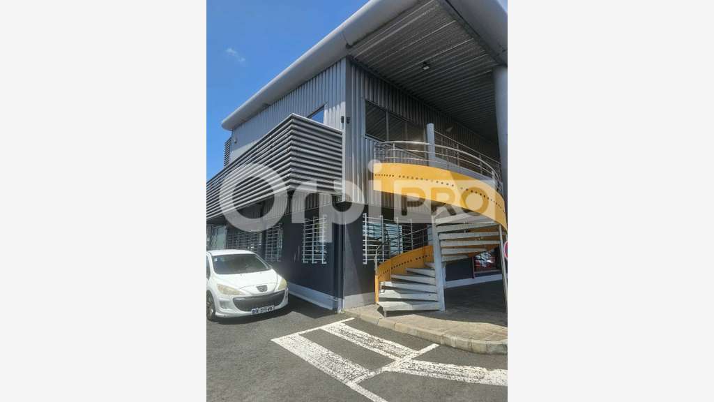 A louer local commercial 192m² à Baie-Mahault