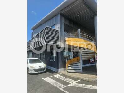 A louer local commercial 192m² à Baie-Mahault
