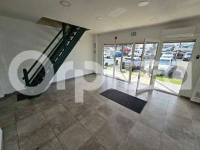 A louer local  59m² Galerie de Houelbourg Jarry