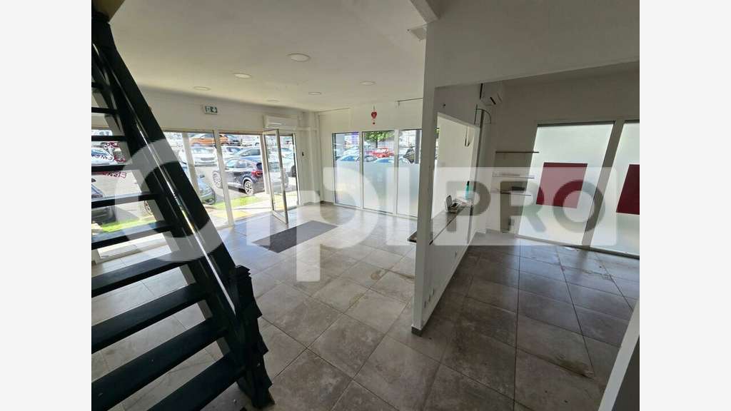 A louer local 59m² Galerie de Houelbourg Jarry
