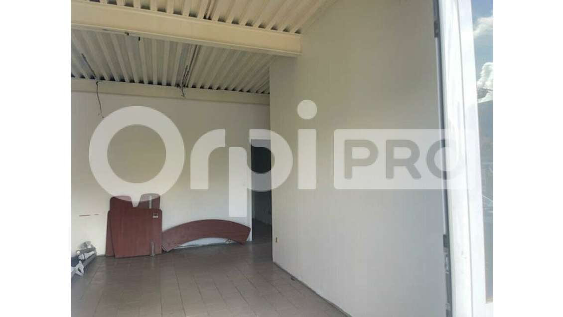 Local commercial à louer à Baie-Mahault Jarry