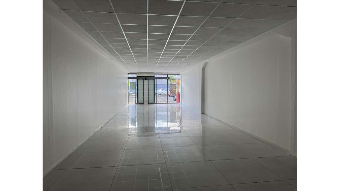 A louer local commercial 100m² RDC à Baie-Mahault
