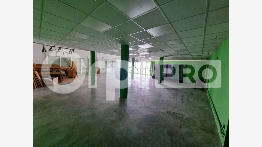 Local commercial 223m² à louer Baie-Mahault Jarry