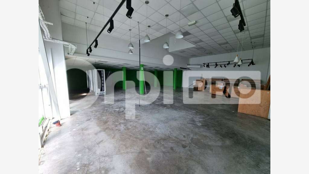Local commercial 223m² à louer Baie-Mahault Jarry