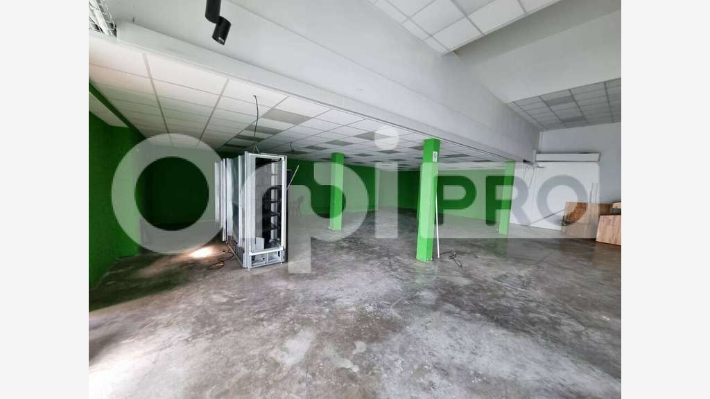 Local commercial 223m² à louer Baie-Mahault Jarry