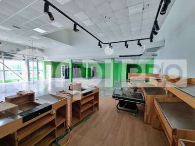 Local commercial 223m² à louer Baie-Mahault Jarry