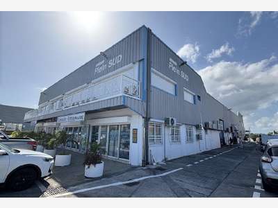 A louer local commercial 270m² Baie Mahault N10