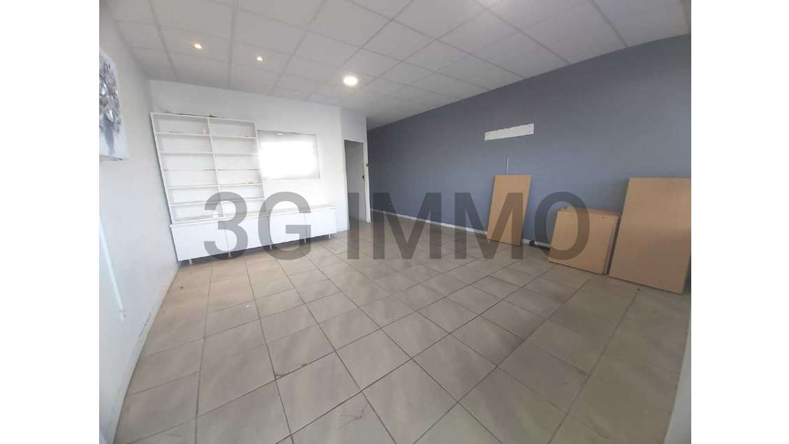A louer local commercial 125m² Baie-Mahault Jarry