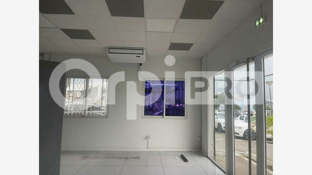 Local commercial 270m² à louer à Baie-Mahault