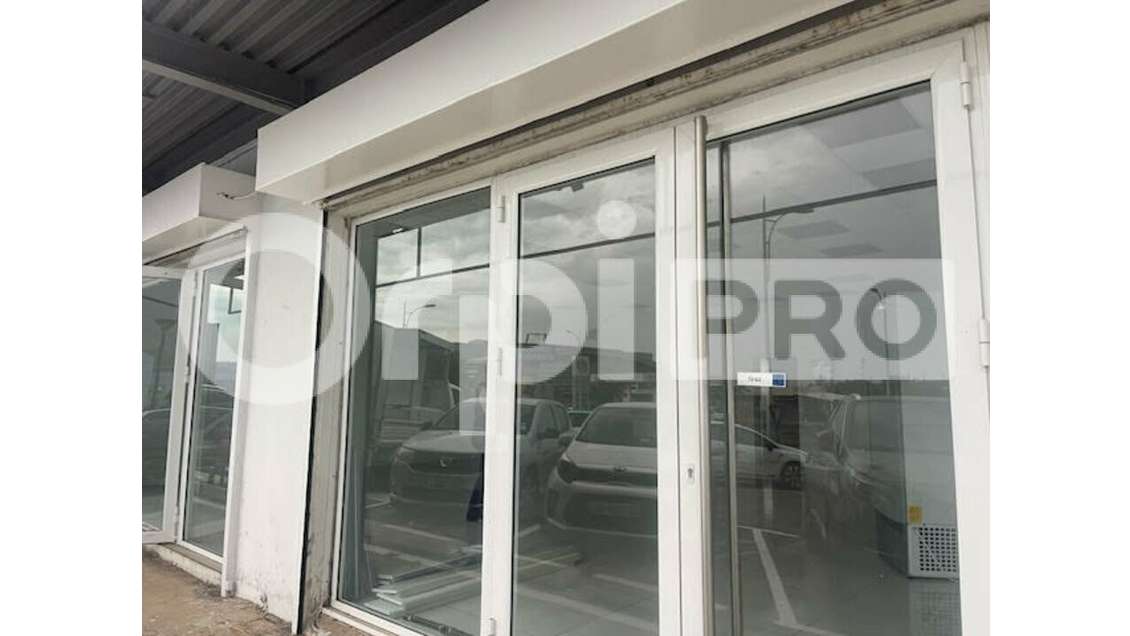 Local commercial 270m² à louer à Baie-Mahault