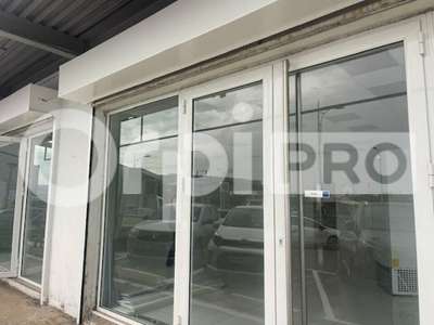 Local commercial 270m² à louer à Baie-Mahault