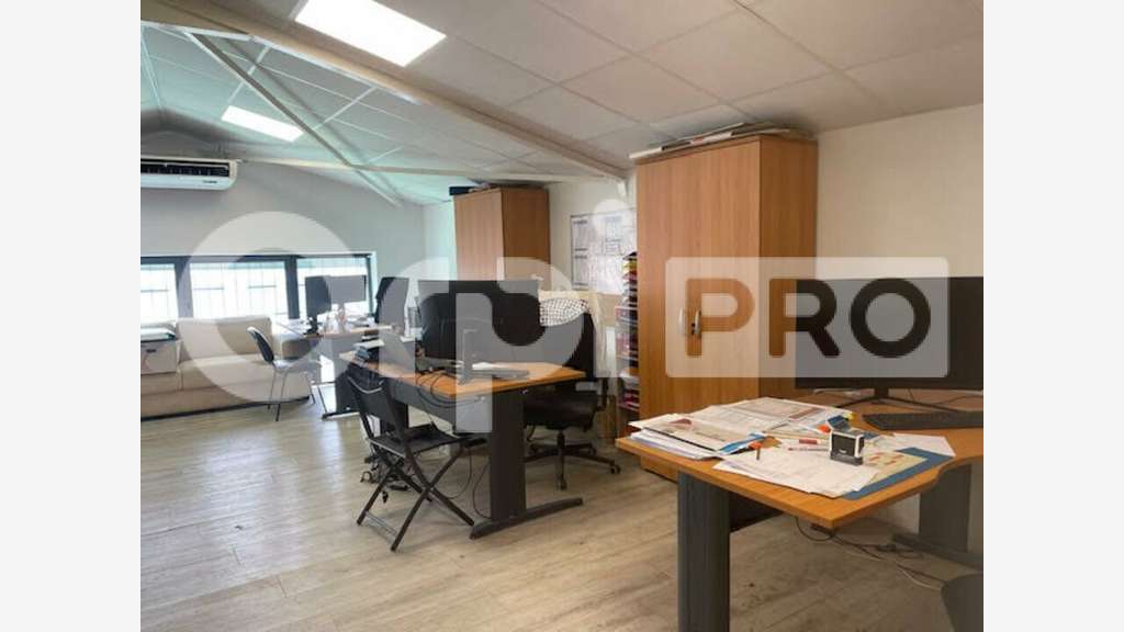Bureau 179m² à louer à Baie-Mahault