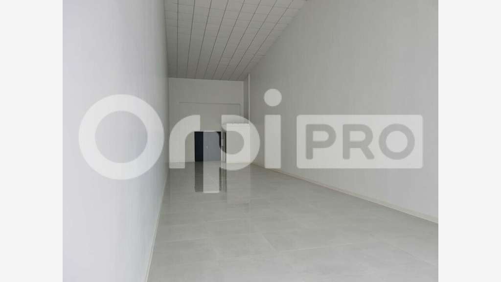 Local commercial 112m² à louer à Baie-Mahault