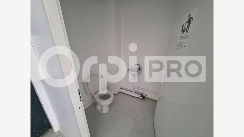 Local commercial 112m² à louer à Baie-Mahault