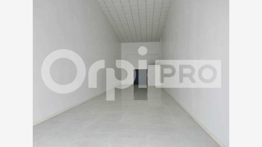 Local commercial 112m² à louer à Baie-Mahault