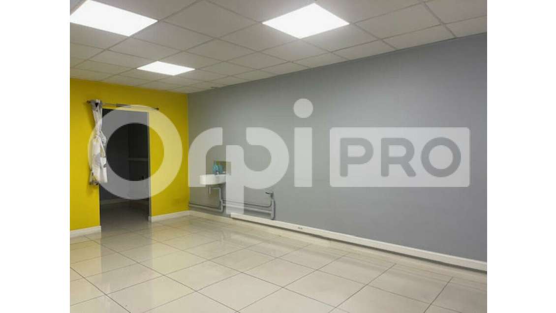 Local commercial 112m² à louer à Baie-Mahault