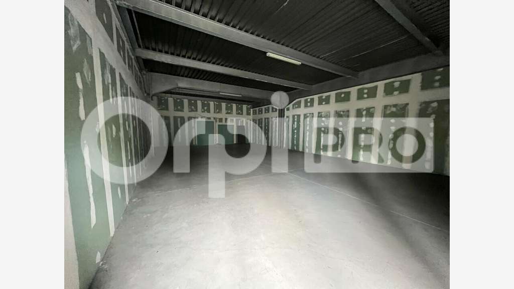 A louer local commercial 475m² à Baie-Mahault