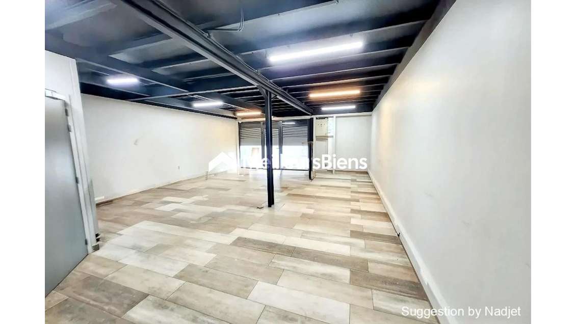 A louer local 270m² ZI Jarry à Baie-Mahault