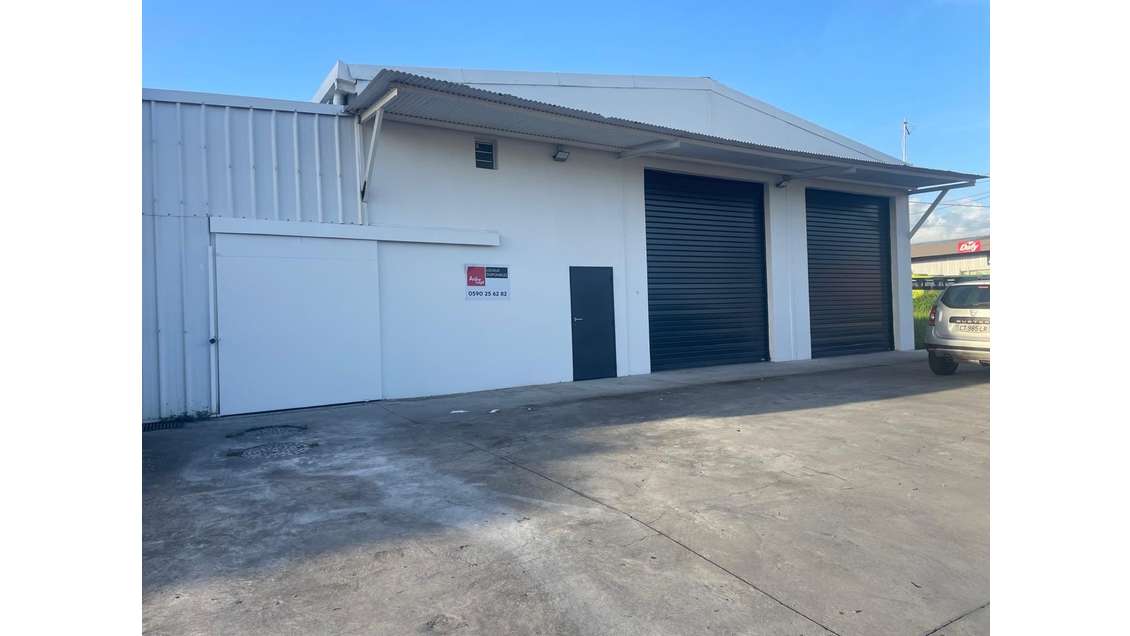 A louer entrepôt 500m² à Jarry Rue de l'Industrie