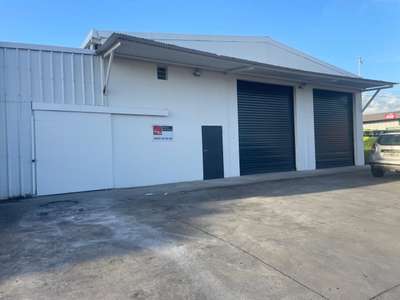 A louer entrepôt 500m² à Jarry Rue de l'Industrie