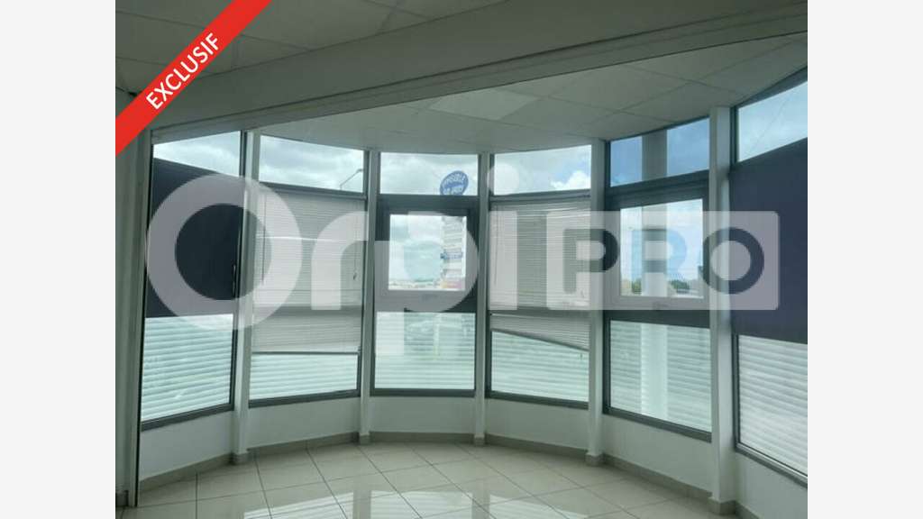 Local commercial de 52m² à louer à Baie Mahault