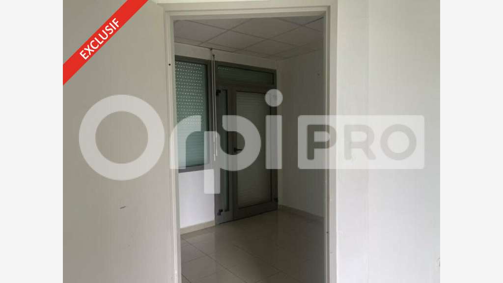 Local commercial de 52m² à louer à Baie Mahault