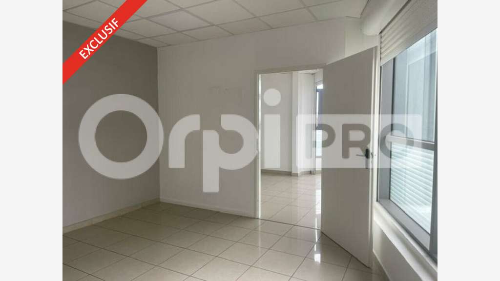 Local commercial de 52m² à louer à Baie Mahault