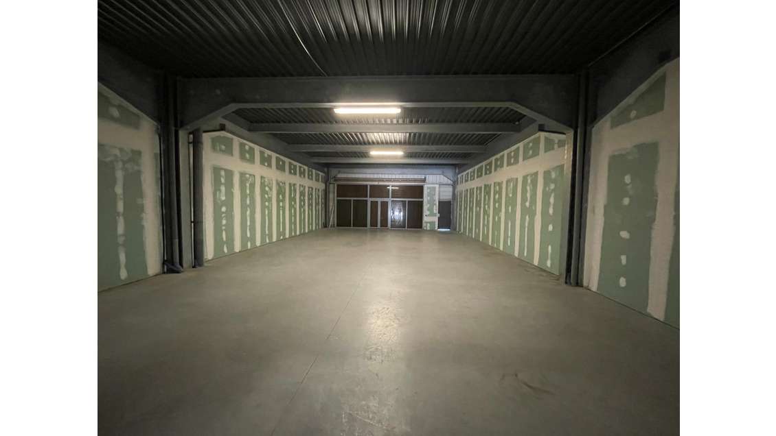 A louer local de 175m² secteur Jarry Baie Mahault