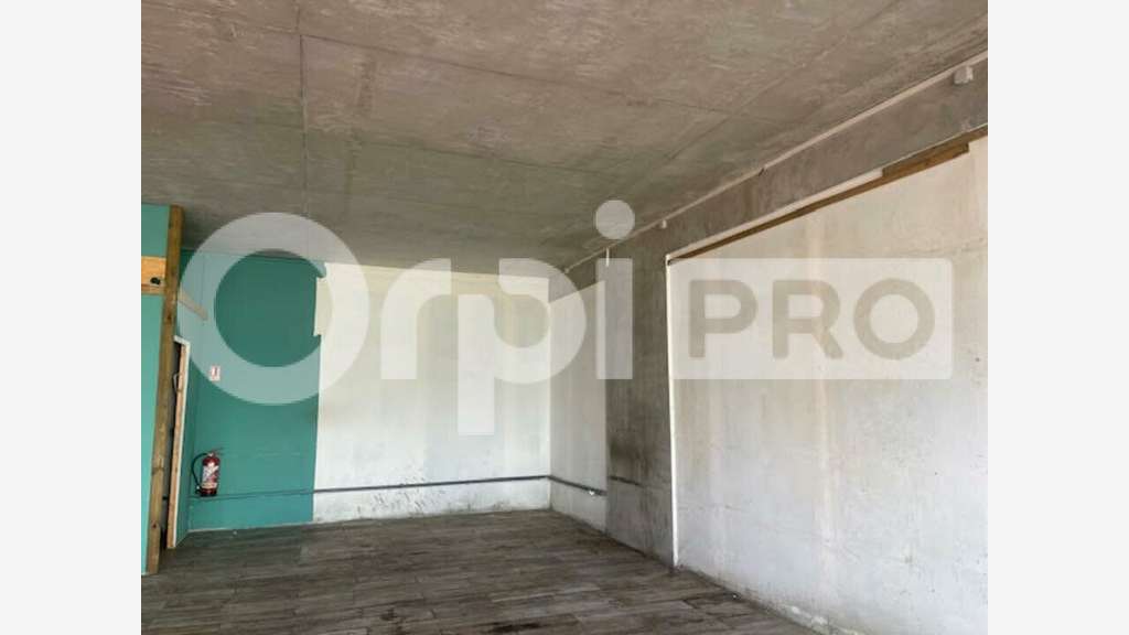 Local 52m² RDC à louer à Baie-Mahault